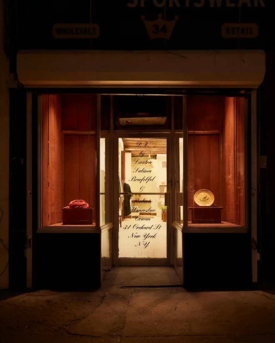 The entrance to DESERT VINTAGE